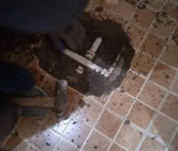 大连市卫生间漏水维修公司为您分享下卫生间渗水如何处理及注意事项